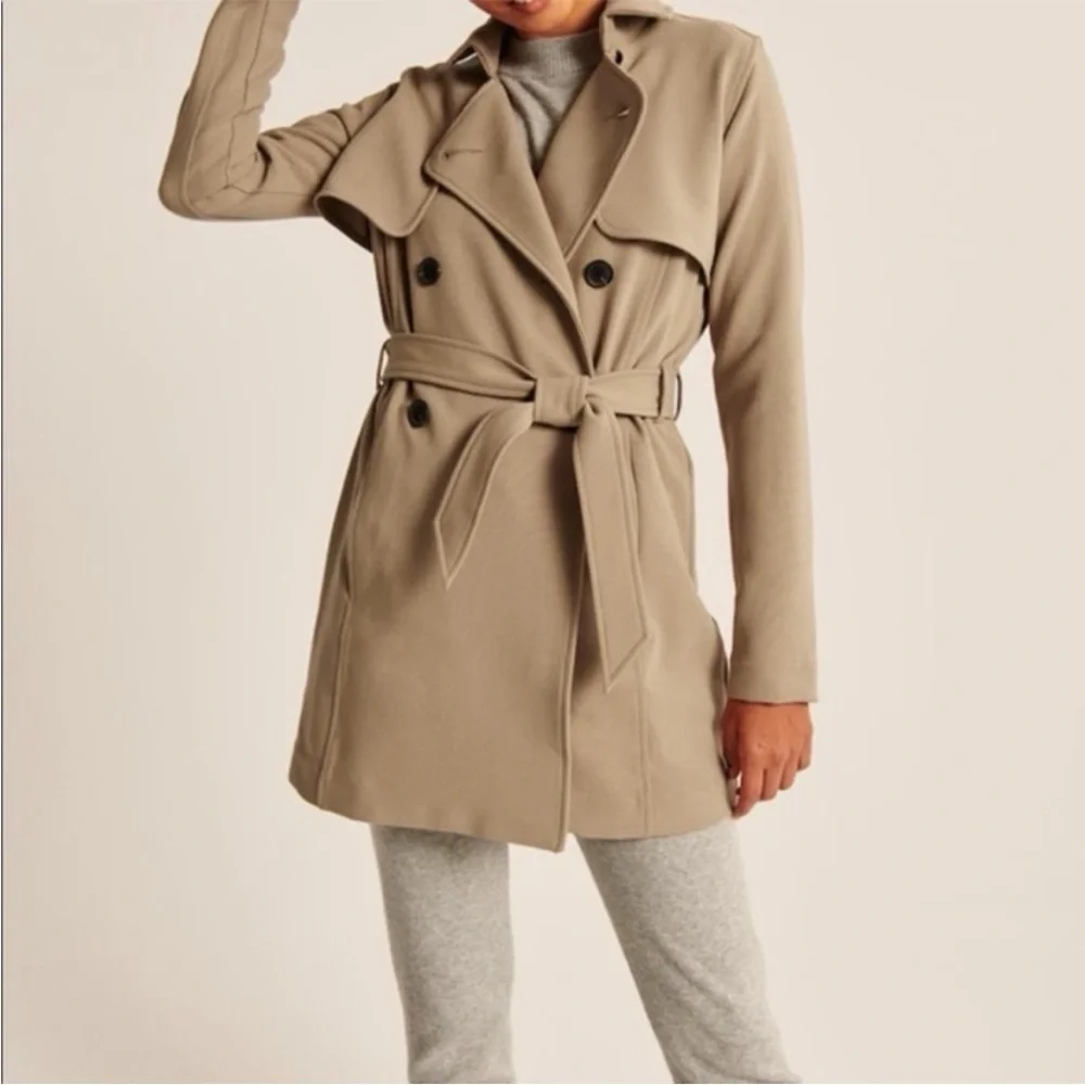 Abercrombie & Fitch Drapey Trench Coat in Khaki - Picture 2 of 16